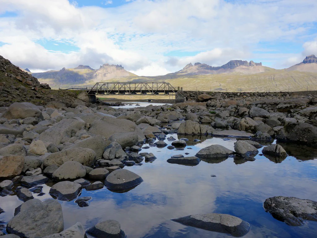 Islands Ostküste bei Sonnenschein