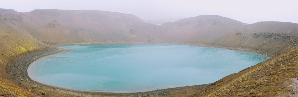 Kratersee Víti – wer in Erdkunde aufgepasst hat: ein Maar