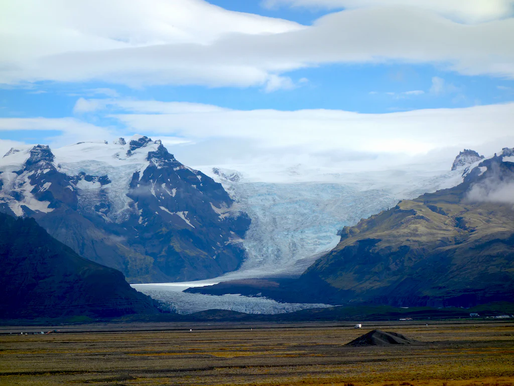 Gletscherzunge Svinafellsjökull von Weitem - da muss man doch noch näher drankommen?