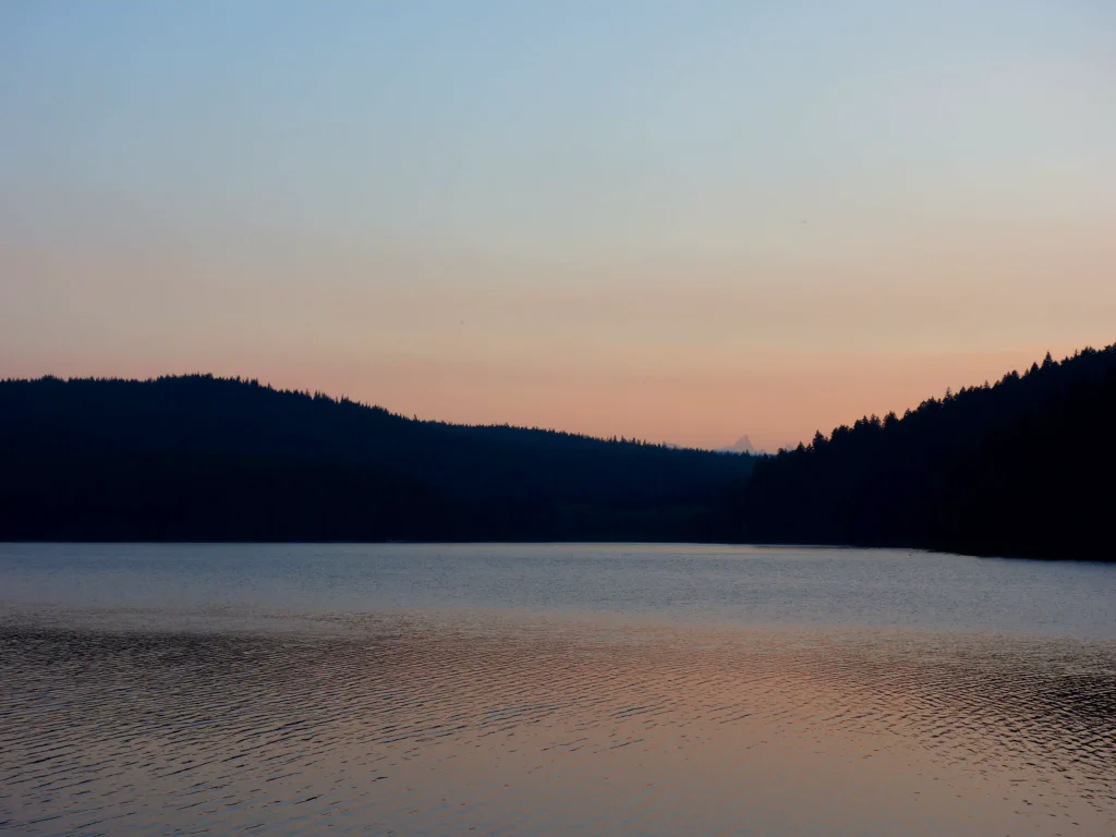 Die Berge zeigen sich am Abend