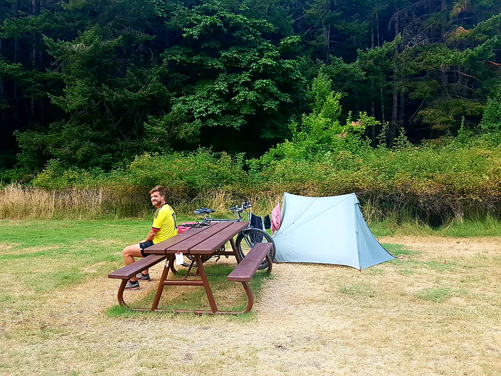 Unser Camp sieht im Vergleich zu den Nachbarn...