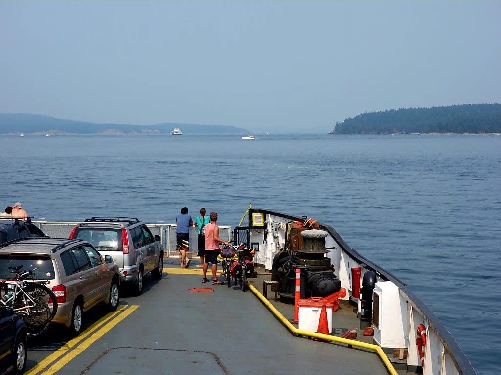Blick auf die vorbeiziehenden Inseln