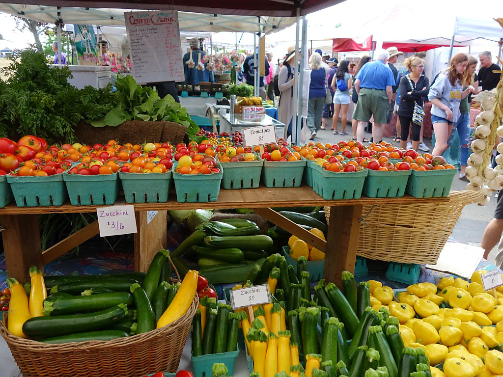 Saturday Market in Ganges