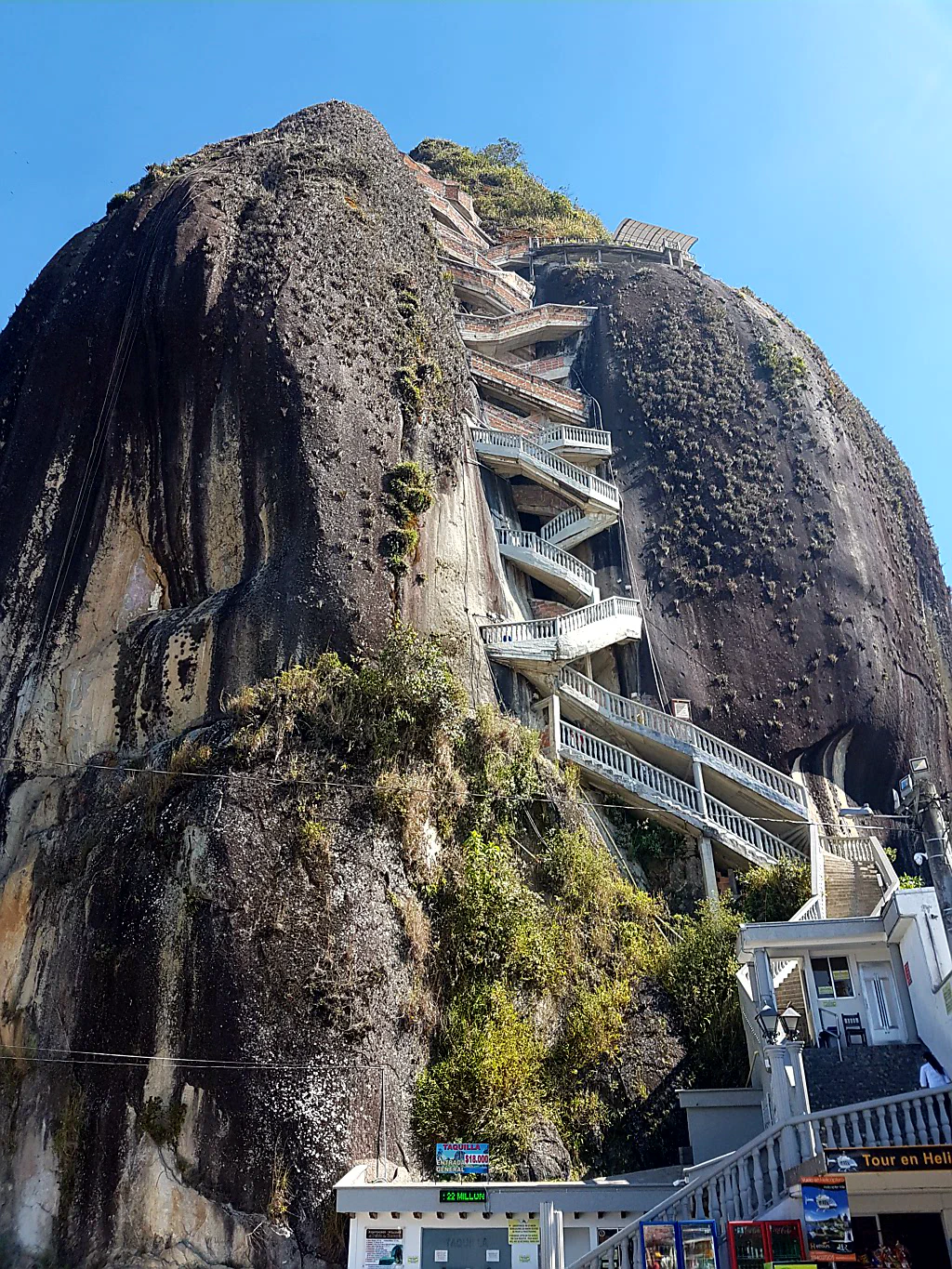 Vorher geht's aber noch 700 Stufen nach oben.