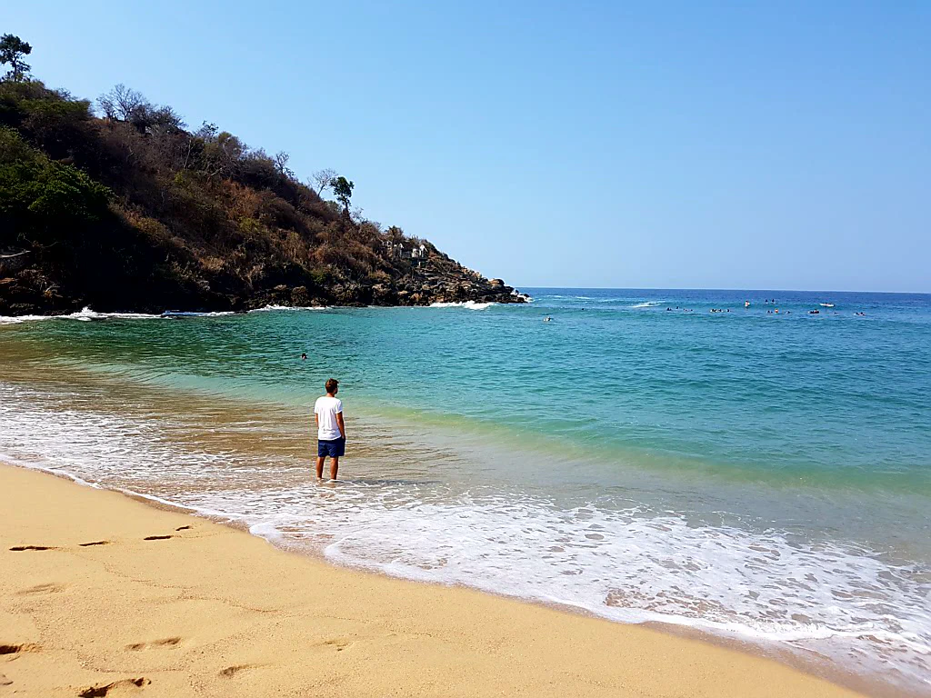 Türkisblaues Wasser in der Bucht