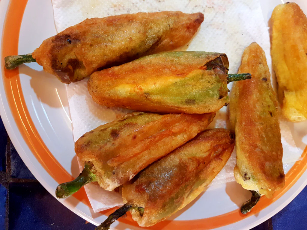 mit Grashüpfern gefüllte Pepperoni: außen hui, innen pfui