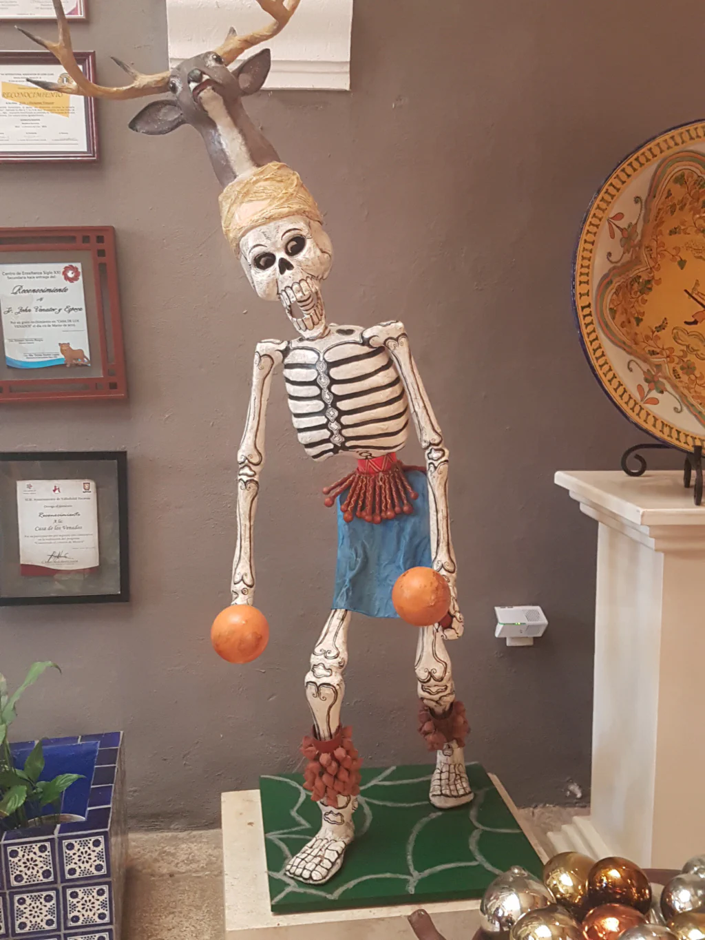 Lebensgroße Figur aus Pappmaché