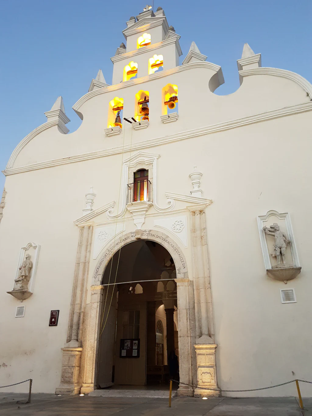 Kirche Santiago Apostol