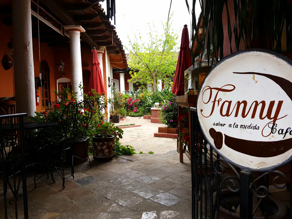 Blick in eines der süßen Cafés