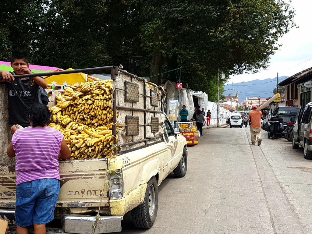 2 Kilo Bananen für 2 Pesos (~10 Cent) klingt fair!