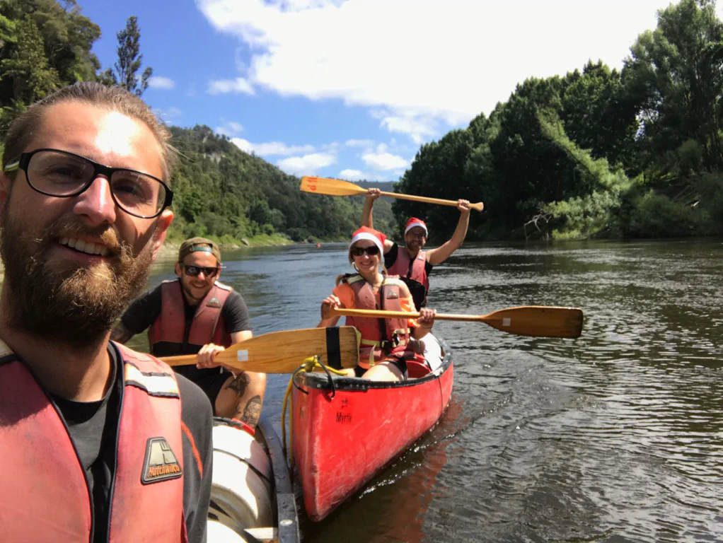 Truppe auf dem Fluss
