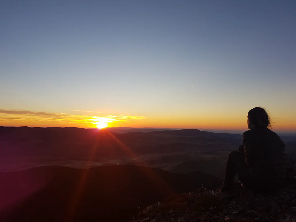 Sonnenaufgang ueber den Bergen