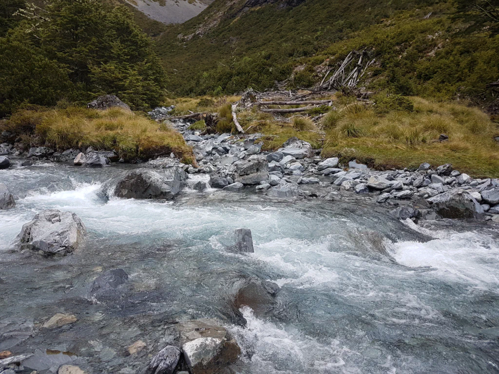 ... den wir an geeigneter Stelle queren müssen!
