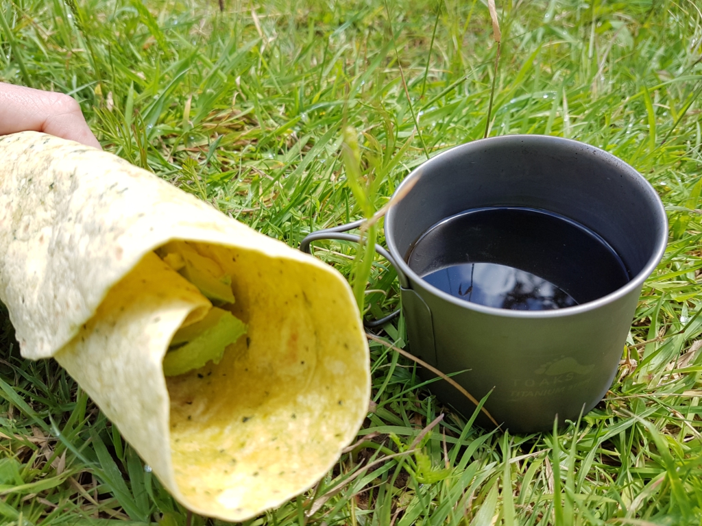 Spinat-Wrap mit Avocado und Käse