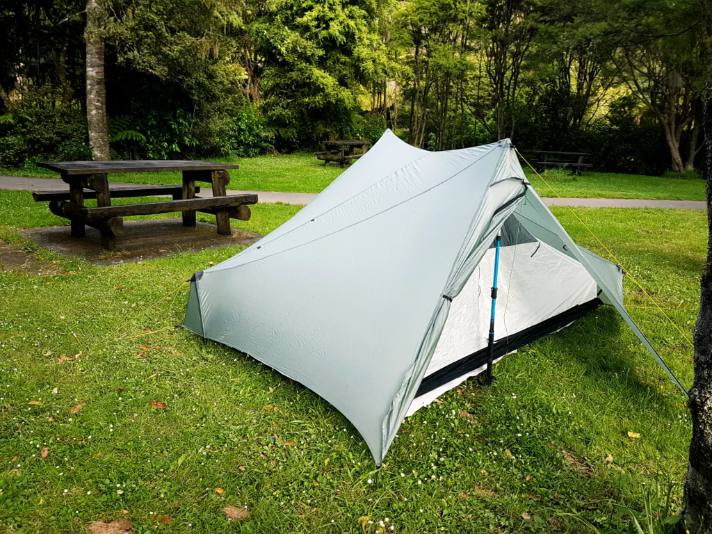 Zelt an den Wasserfaellen