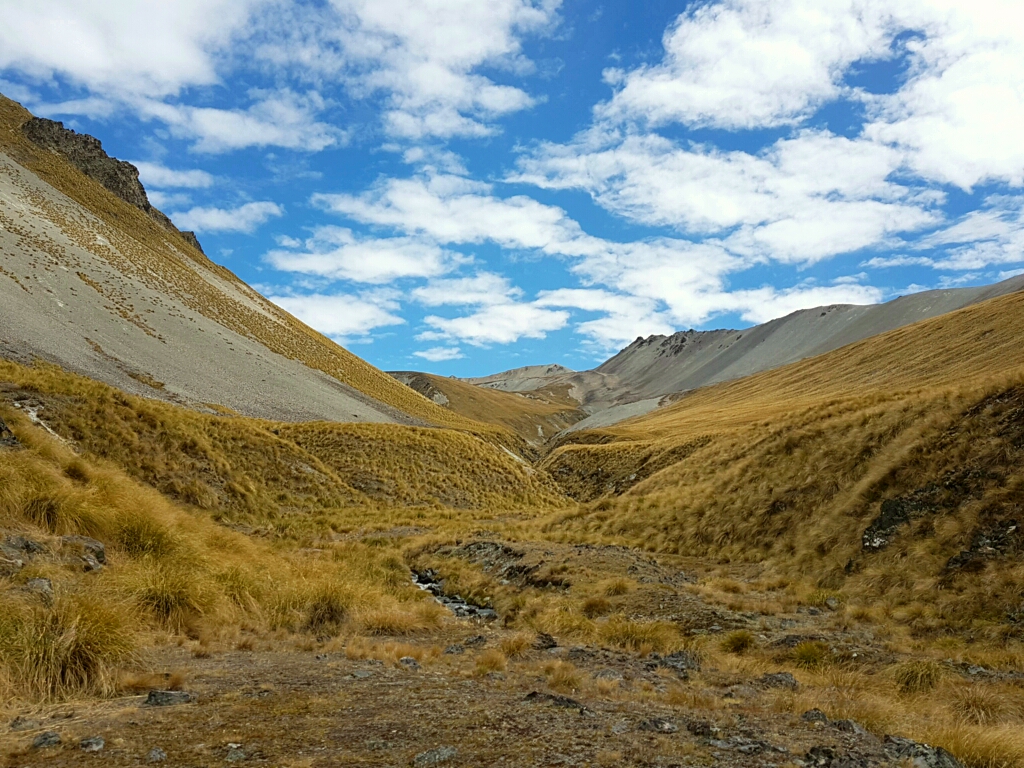 Aufstieg zum Stag Saddle – die Wolken lichten sich