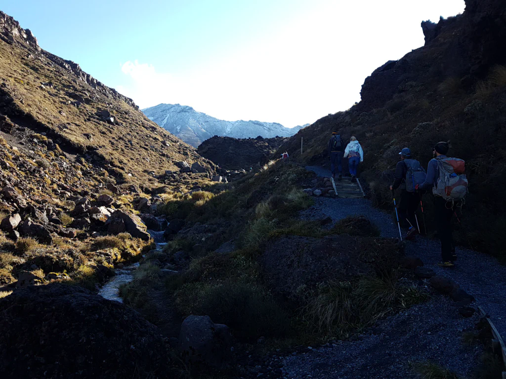 Aufstieg durch die Vulkanlandschaft