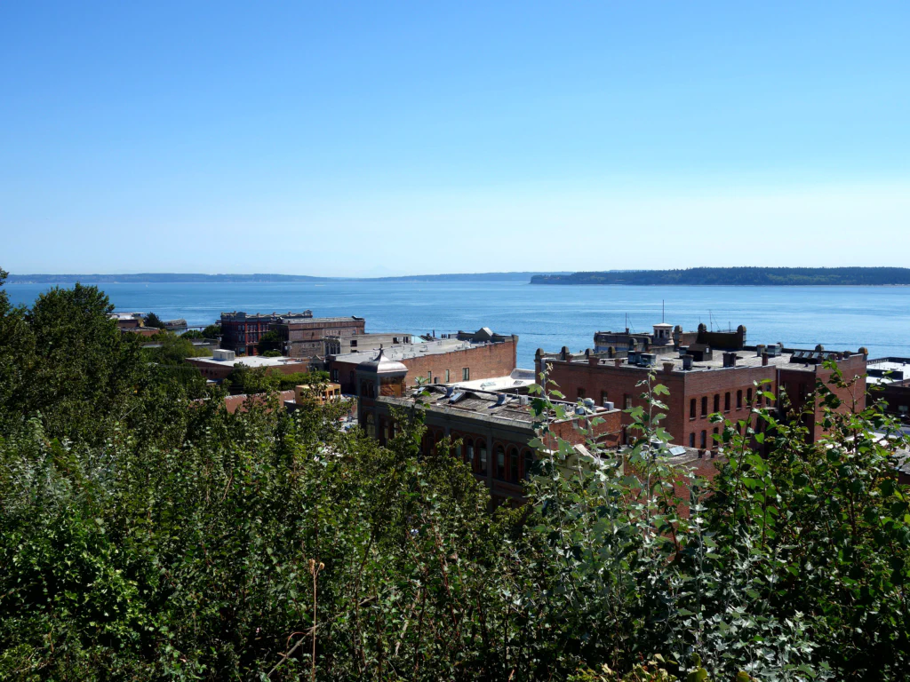 Blick von Port Townsends Wohnviertel aufs Meer