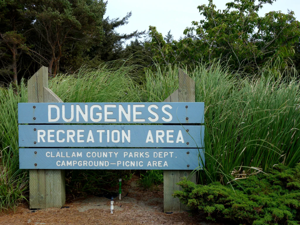 Blick auf die schneebedeckten Berge