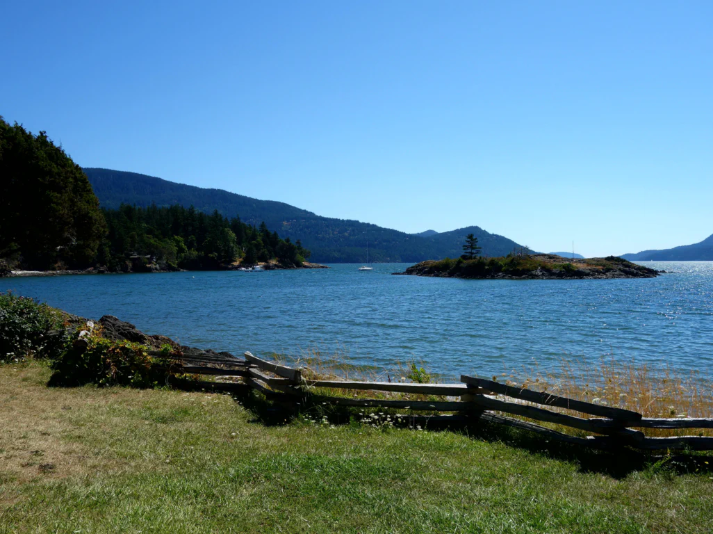 Zu der Insel kann man bei Ebbe sogar hinspazieren.