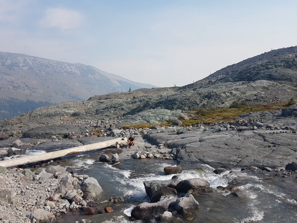 Tuerkisfarbenes Gletscherwasser